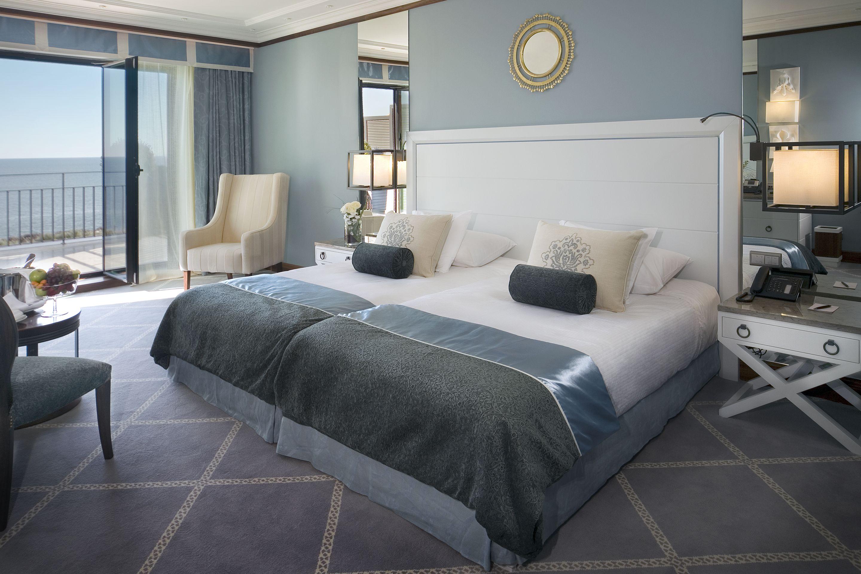 Grande Real Villa Italia Hotel & Spa Cascais Ruang foto A room at the Hotel de Crillon