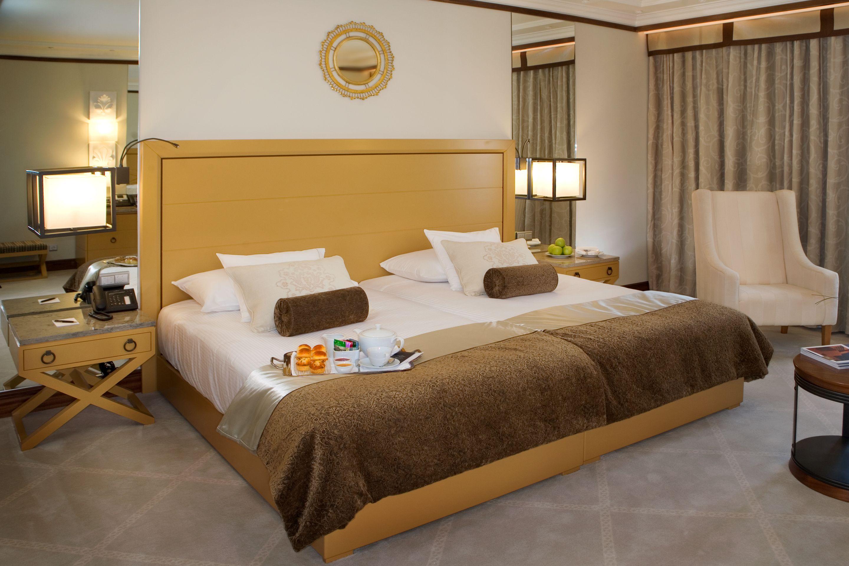 Grande Real Villa Italia Hotel & Spa Cascais Ruang foto A bedroom at the hotel