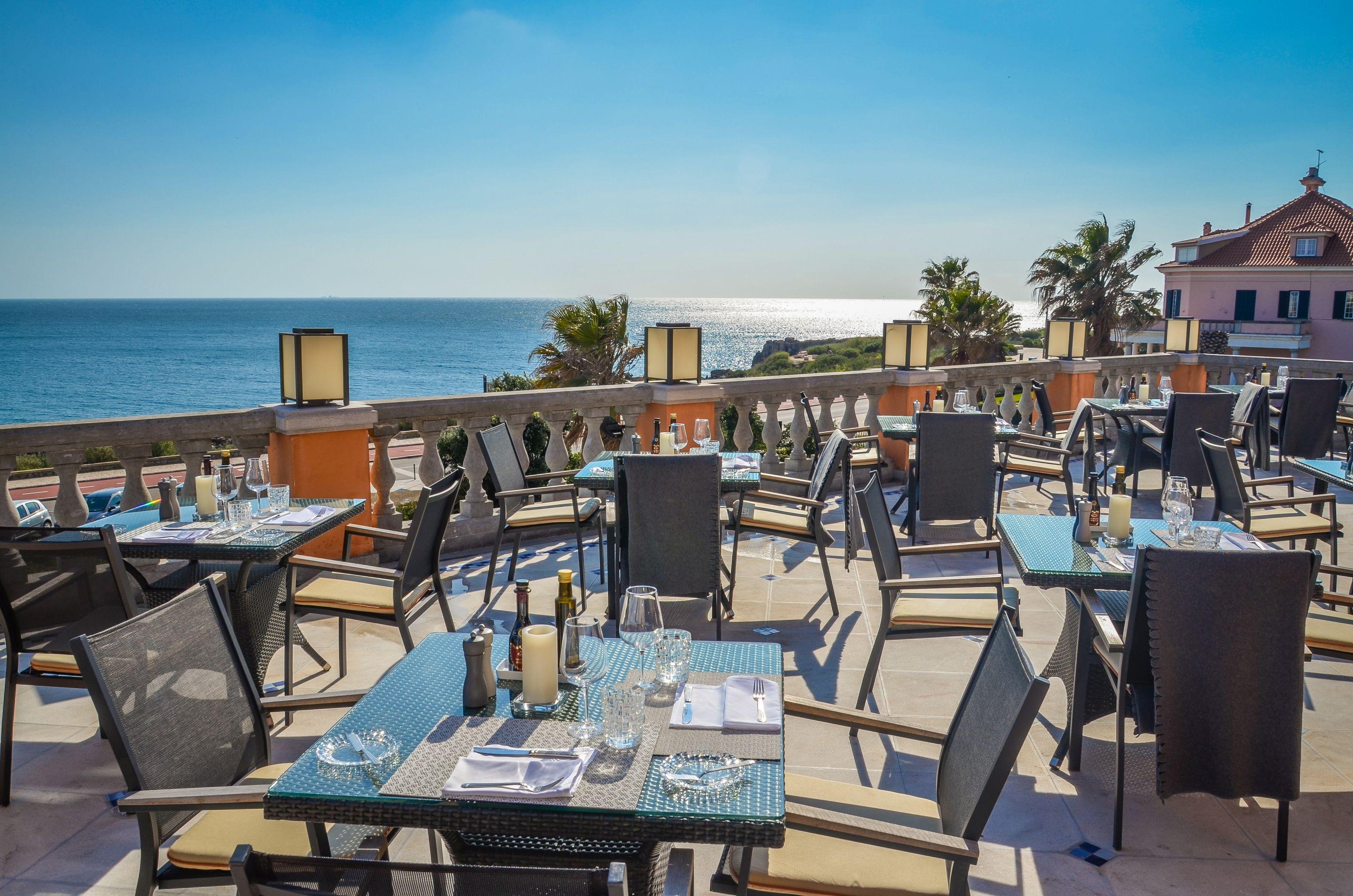 Grande Real Villa Italia Hotel & Spa Cascais Bagian luar foto The rooftop terrace at the Hotel Indigo San Diego