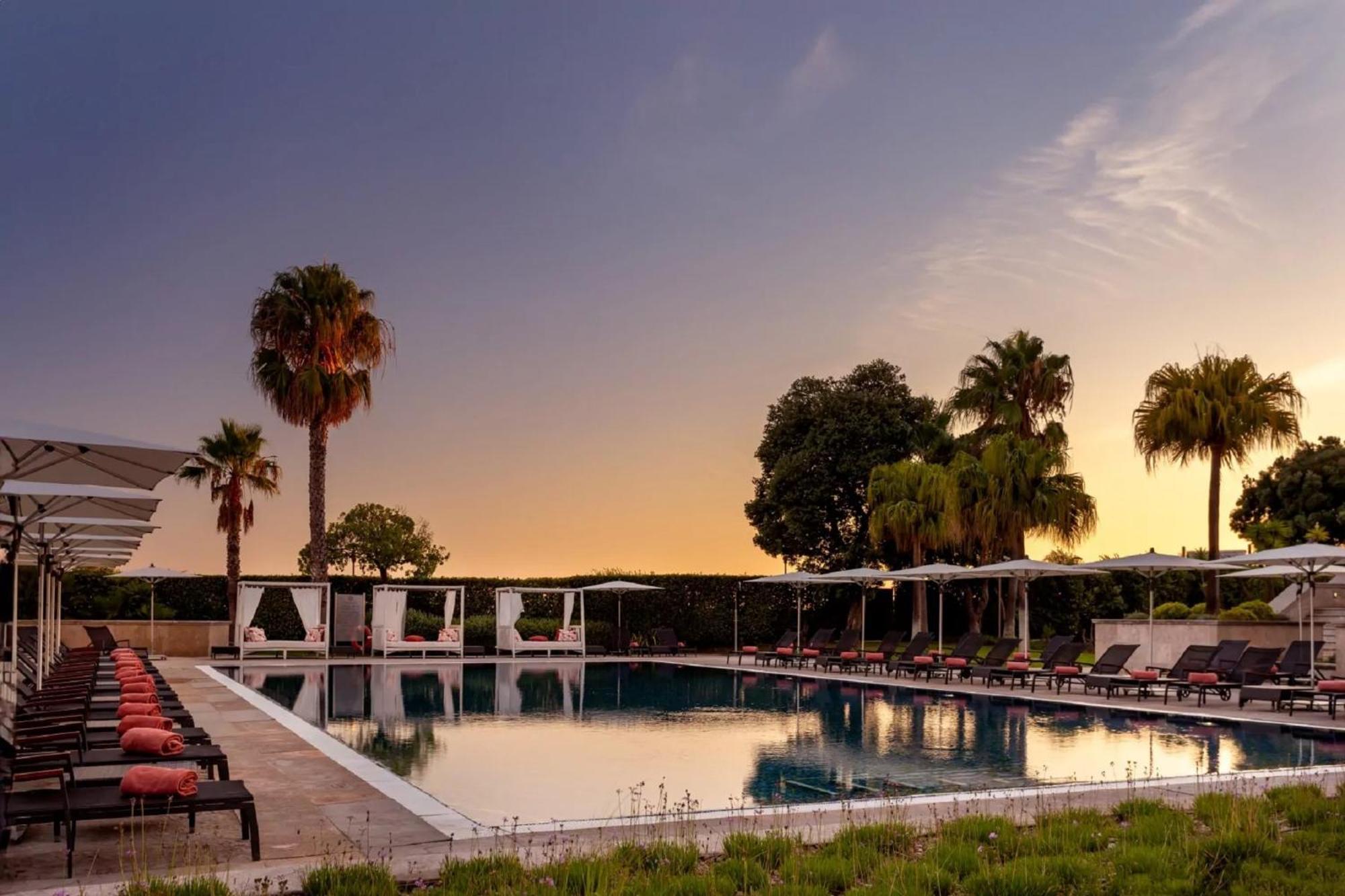 Grande Real Villa Italia Hotel & Spa Cascais Bagian luar foto The pool at the hotel