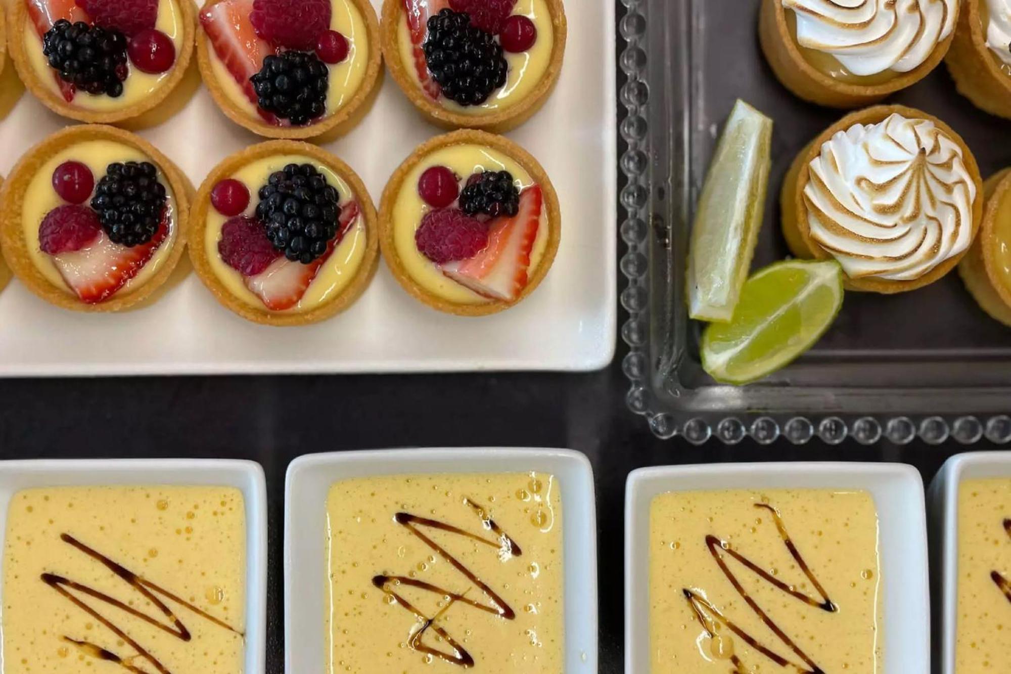 Grande Real Villa Italia Hotel & Spa Cascais Bagian luar foto A selection of desserts