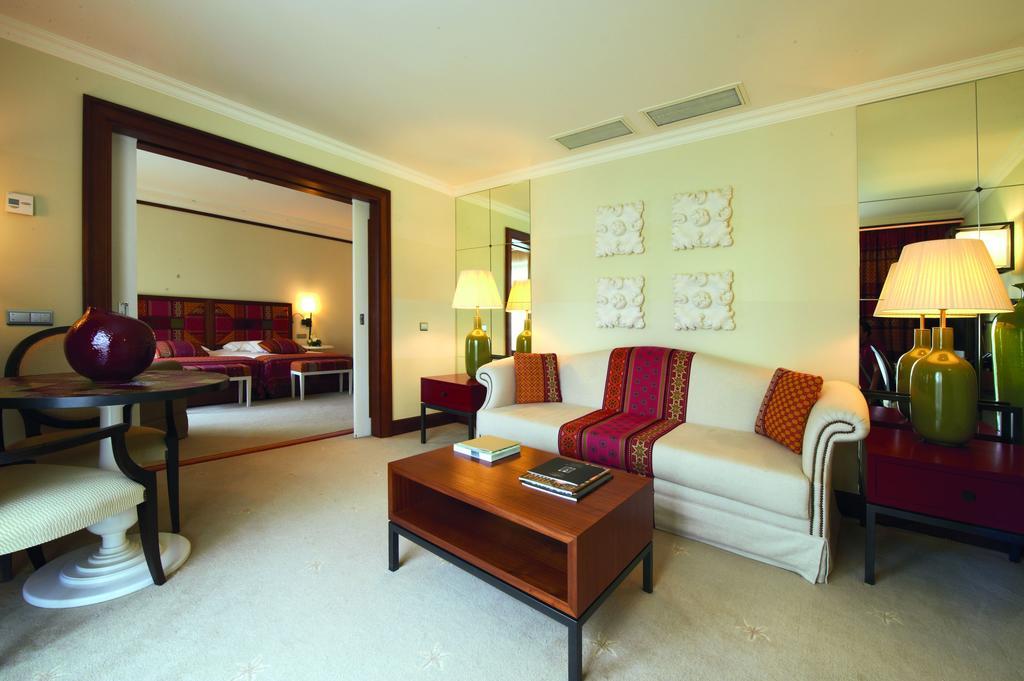 Grande Real Villa Italia Hotel & Spa Cascais Bagian luar foto A suite at the InterContinental
